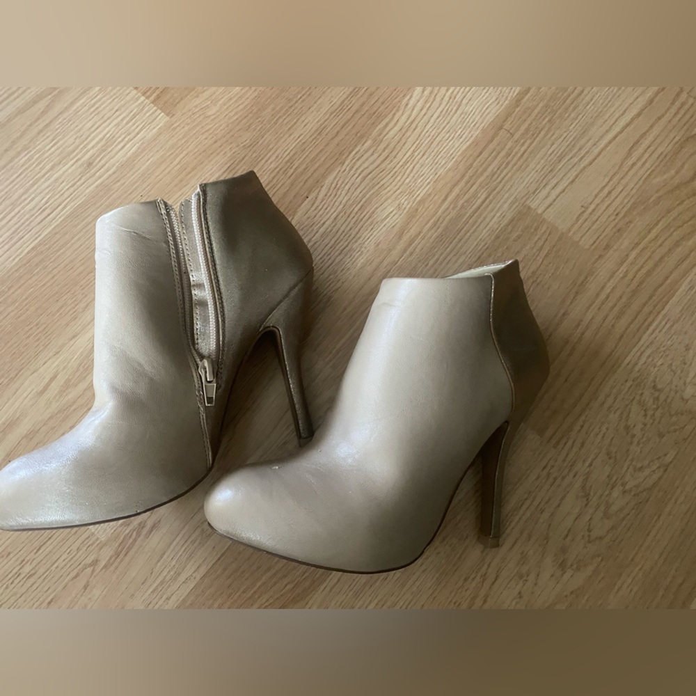 Elegant Beige Ankle Boots
